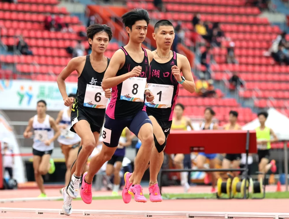 徐立紘（右）雙破大會奪雙金。林嘉欣／攝影。