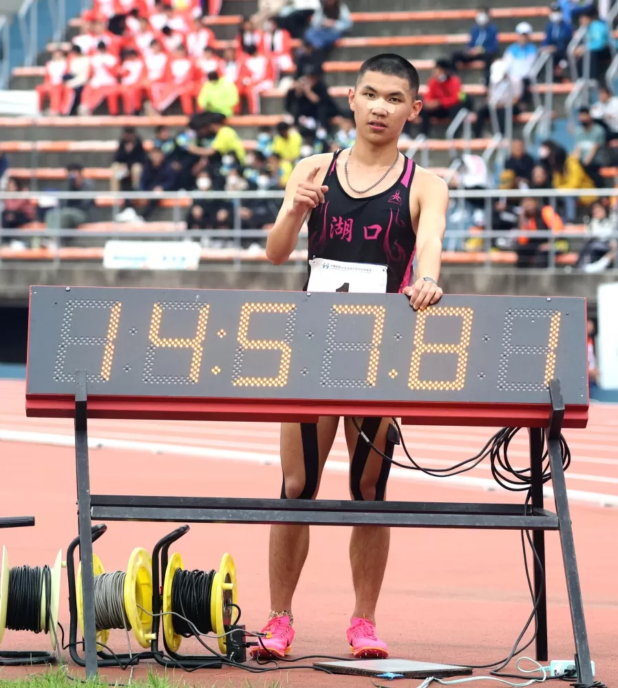 徐立紘雙破大會奪雙金。林嘉欣/攝影。