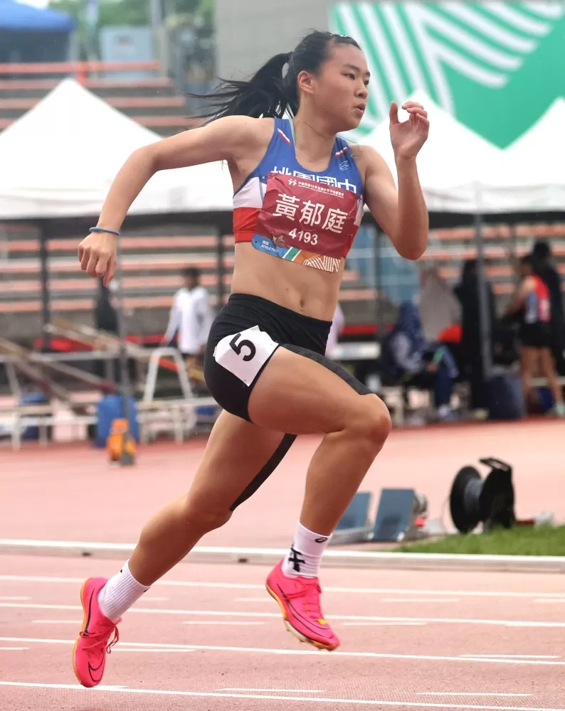 全中運田徑史上首位5金后黃郁庭。林嘉欣/攝影。