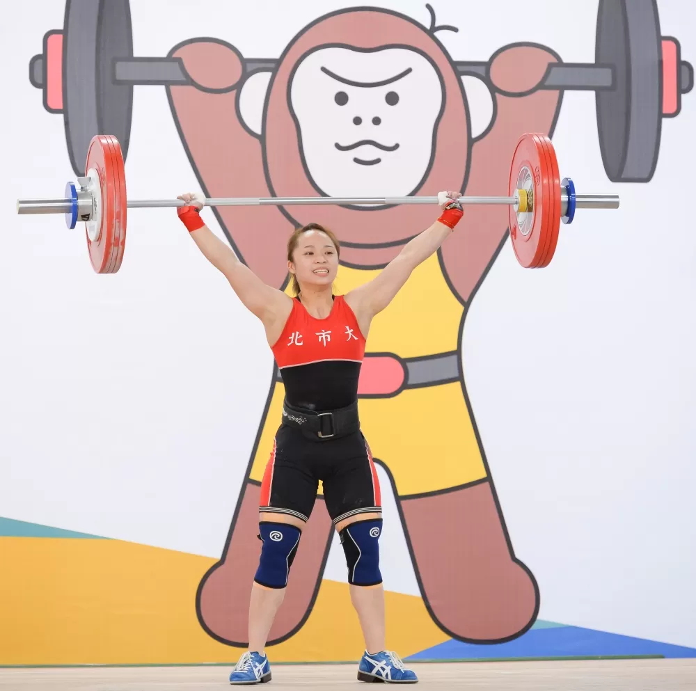 舉重女子49KG 北市大學林呈璟破全國。