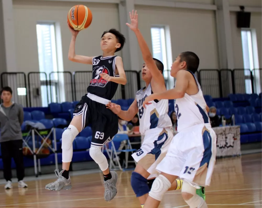 竹市舊社男籃2分力克台中大智篤晉32強。