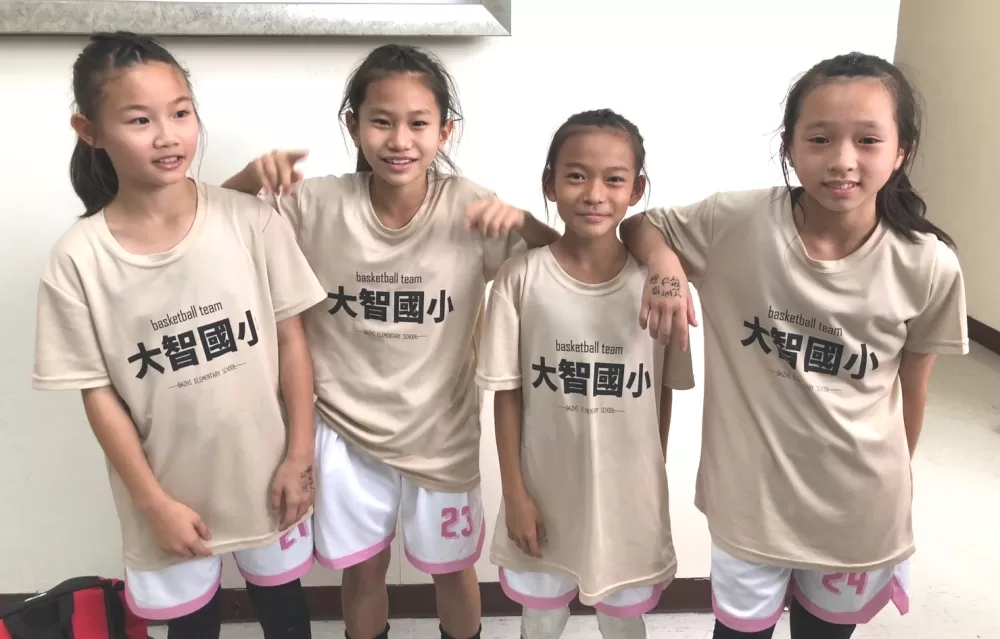 大智「平均矮」的小五生陳品蓁（右起）、江欣柔、蔡采璇、黃子瑜都不足140公分。