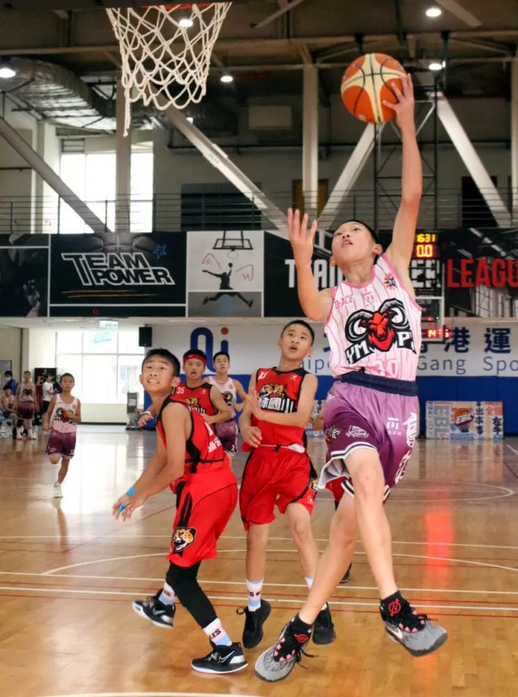 陽明陳界安禁區強攻。