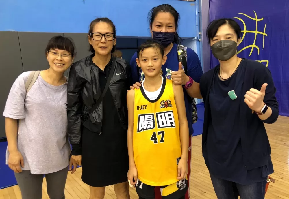 陳逸文的「媽們」吳怡君（左起）、黃孆蔚、周彥真、詹佩芬。