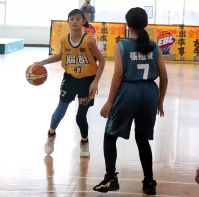 出身籃球家庭的陽明小五「潛力股」陳逸文身上流著純正籃球血液。