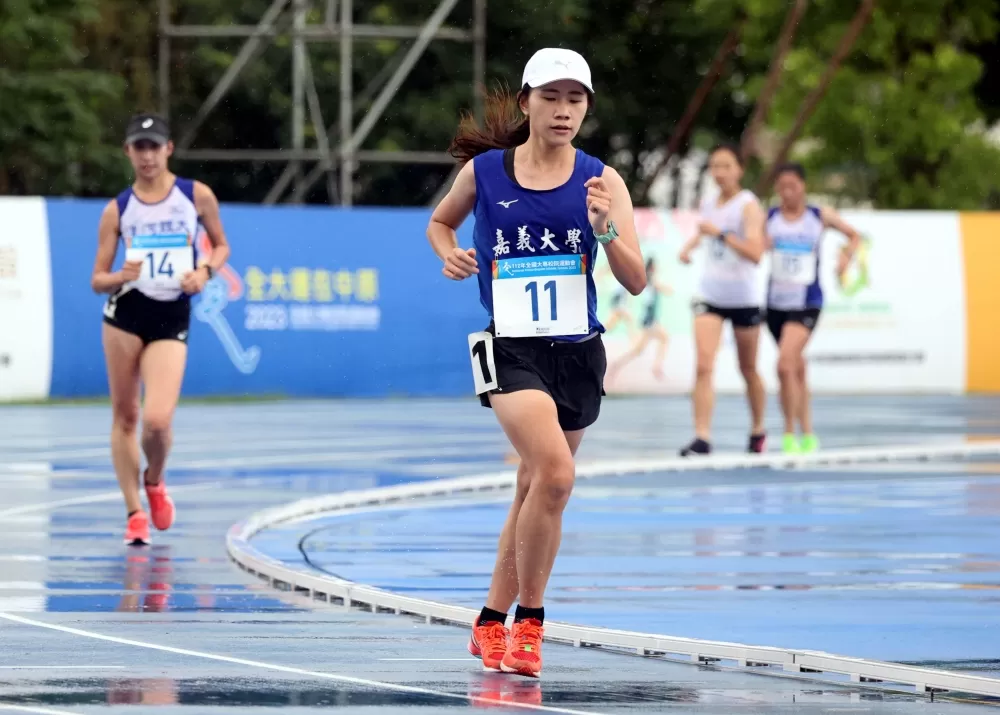 黃冠綾（前）破全國。林嘉欣／攝影。