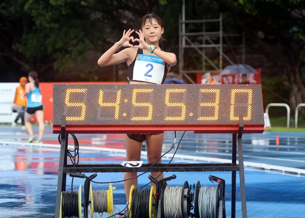 南臺科大鄭淳心54:55.32破大會。林嘉欣／攝影。