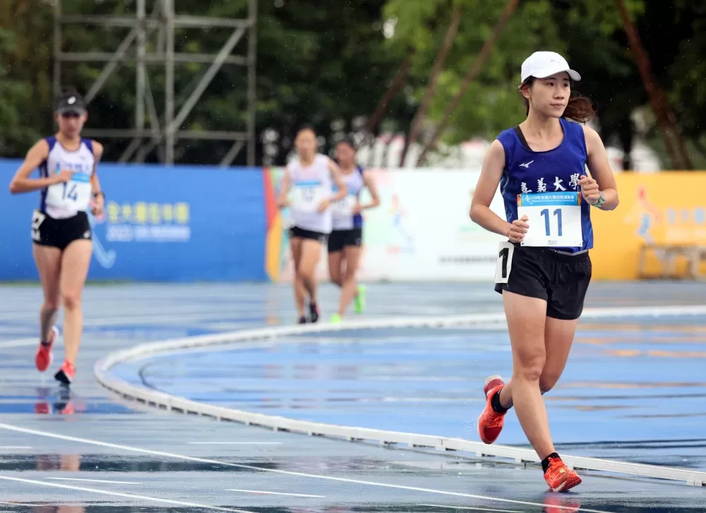 黃冠綾（前）破全國。林嘉欣／攝影。