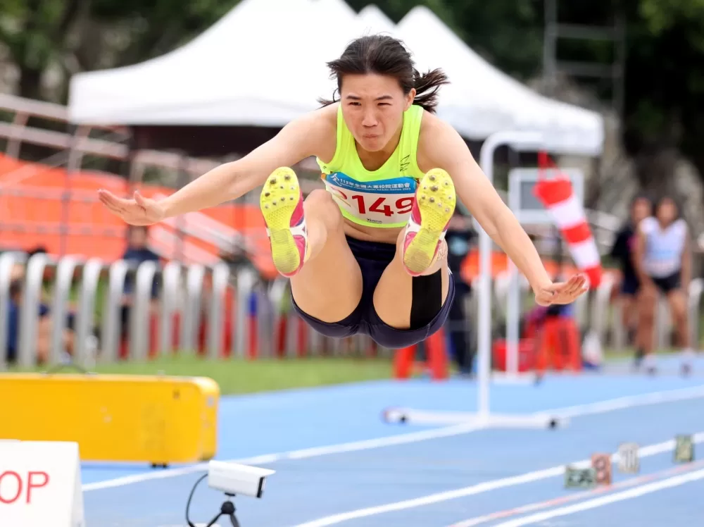 向嘉莉跳遠連莊。林嘉欣／攝影。