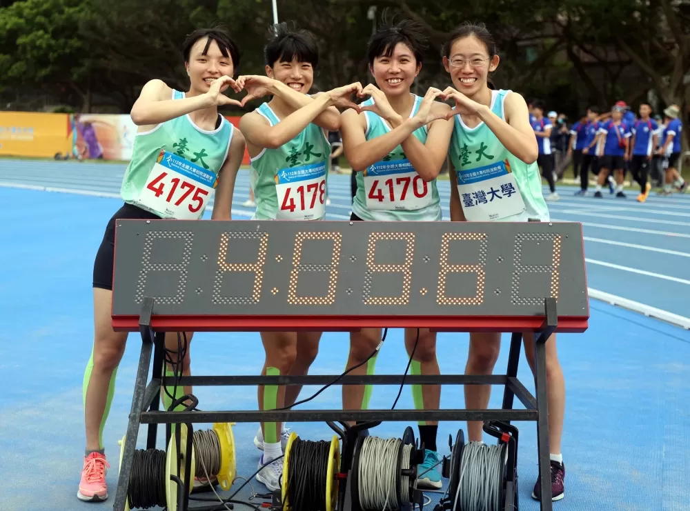 台大獸醫系洪逸璇（右）4金1銀大豐收。林嘉欣／攝影。