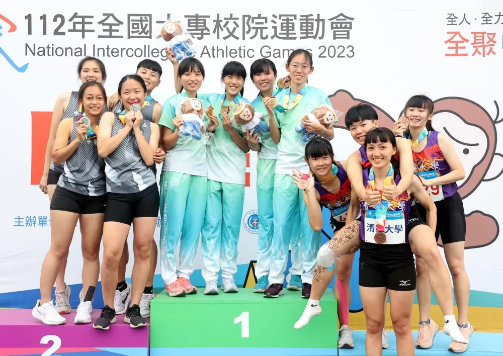 台大在1600公尺接力奪金破大會。林嘉欣／攝影。