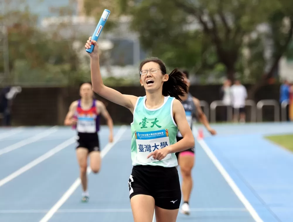 台大獸醫系洪逸璇（前）4金1銀大豐收。林嘉欣／攝影。