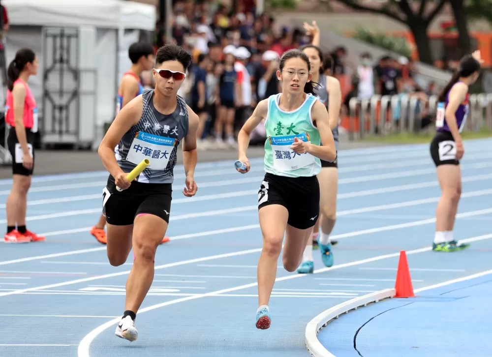 台大獸醫系洪逸璇（右）4金1銀大豐收。林嘉欣／攝影。