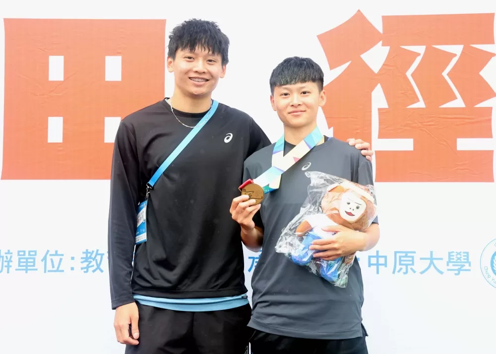 余思屏和哥哥余晨逸。林嘉欣／攝影。