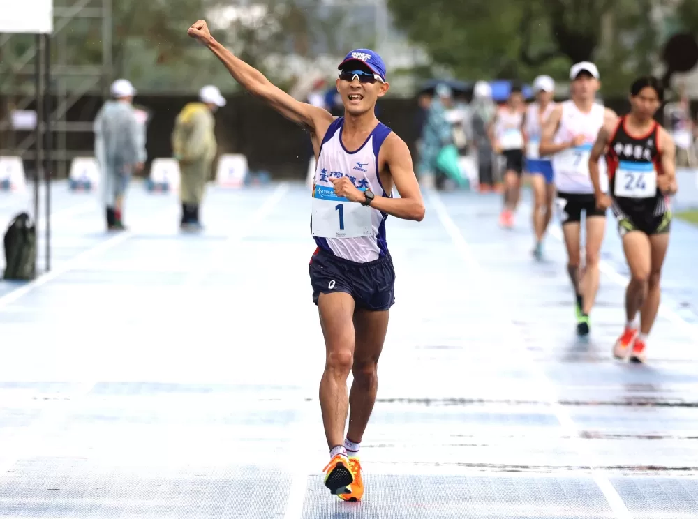 公開男1萬公尺競走台體大許嘉維破全國。林嘉欣／攝影。