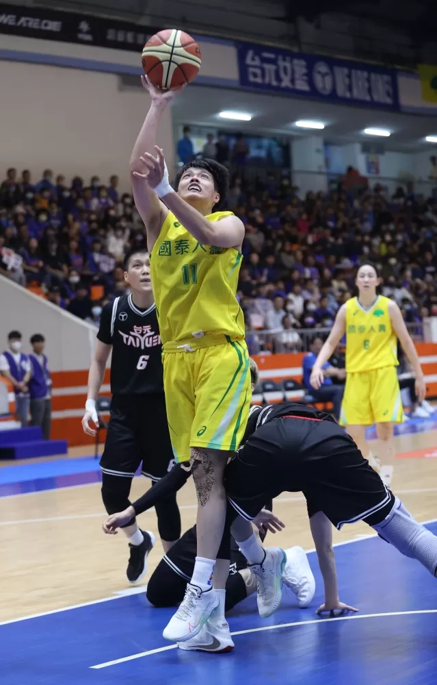 國泰鄭伊秀拿下年度MVP。