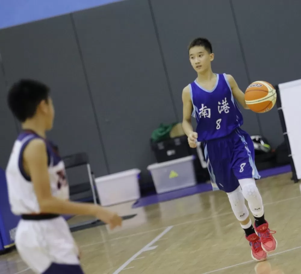 北市南港男籃代表我方迎敵。