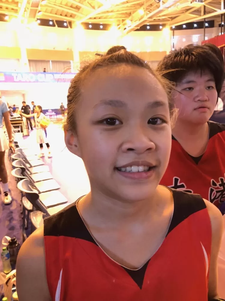 南港女籃的6姊妹老么周霓最後披南港戰袍巧在她JHBL新家陽明體育館   