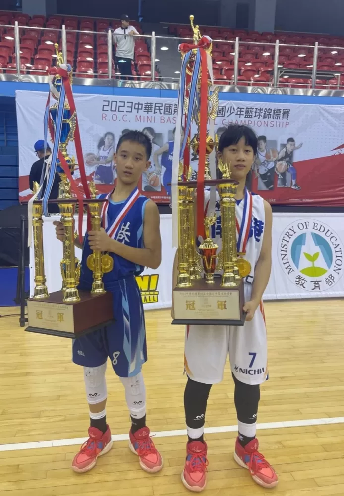 南港龍鳳胎姊弟張念慈、張奕翔1個多月前全國少籃雙料冠軍虛擬MVP   