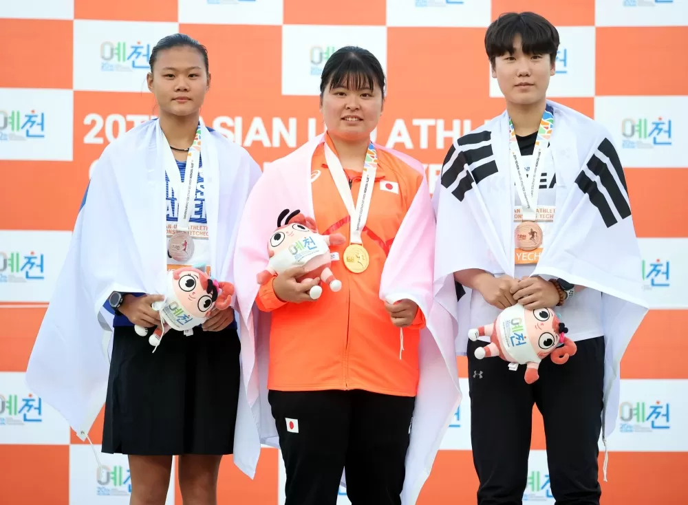 朱品薰（左）在亞青田徑賽女子標槍奪銀。林嘉欣／攝影。