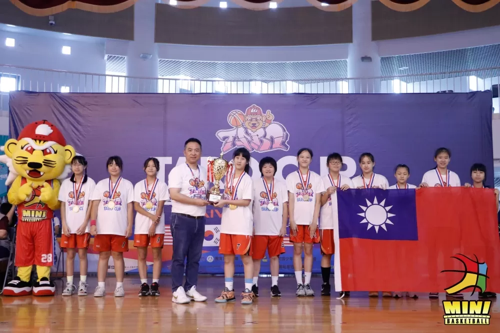 南港女籃3連勝封后。