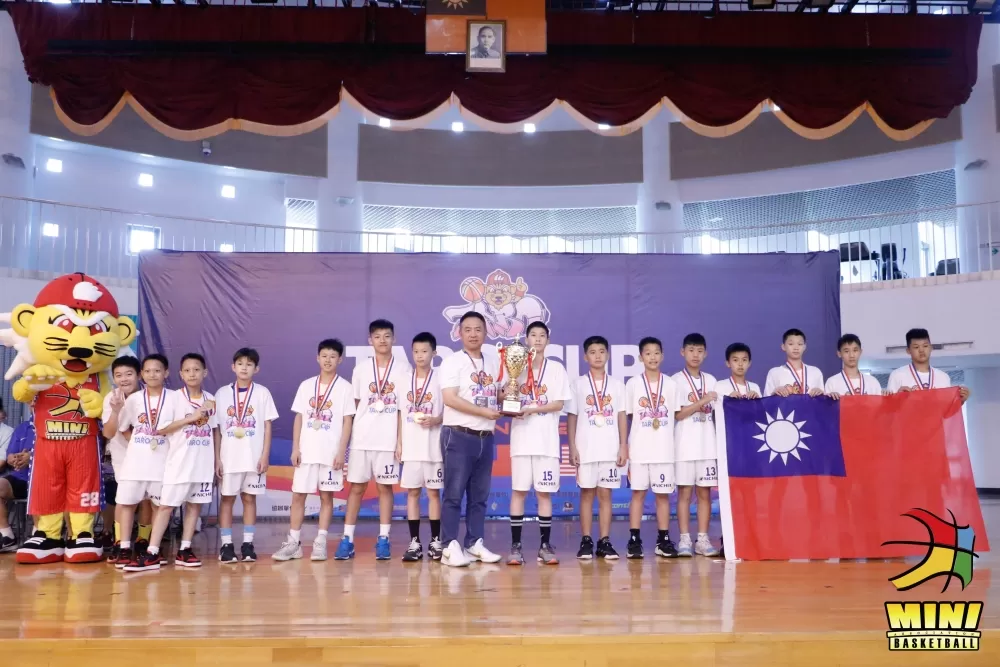 南港男籃3連勝封王。