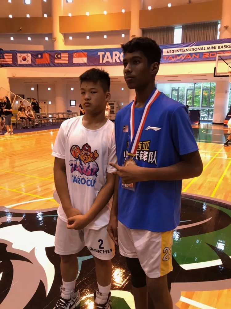 南港曾憲邦與大馬逾180公分的「一哥」ANANTHAN SEHRANRAAJ。