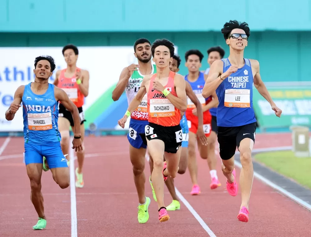 終點前20公尺李安翊還些微領先。林嘉欣/攝影。