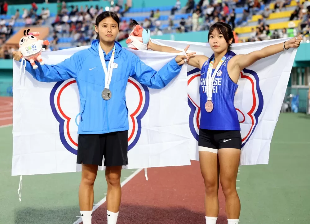 陳姿岑(左)和顏紫芯銀包銅超驚喜。林嘉欣/攝影。