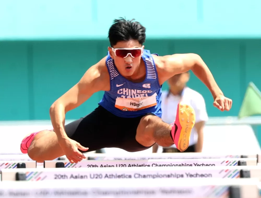 謝元愷在亞青田徑賽110公尺跨欄奪金。林嘉欣／攝影。