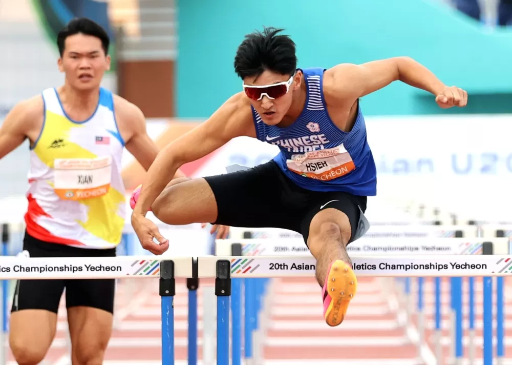 謝元愷在亞青田徑賽110公尺跨欄奪金。林嘉欣／攝影。