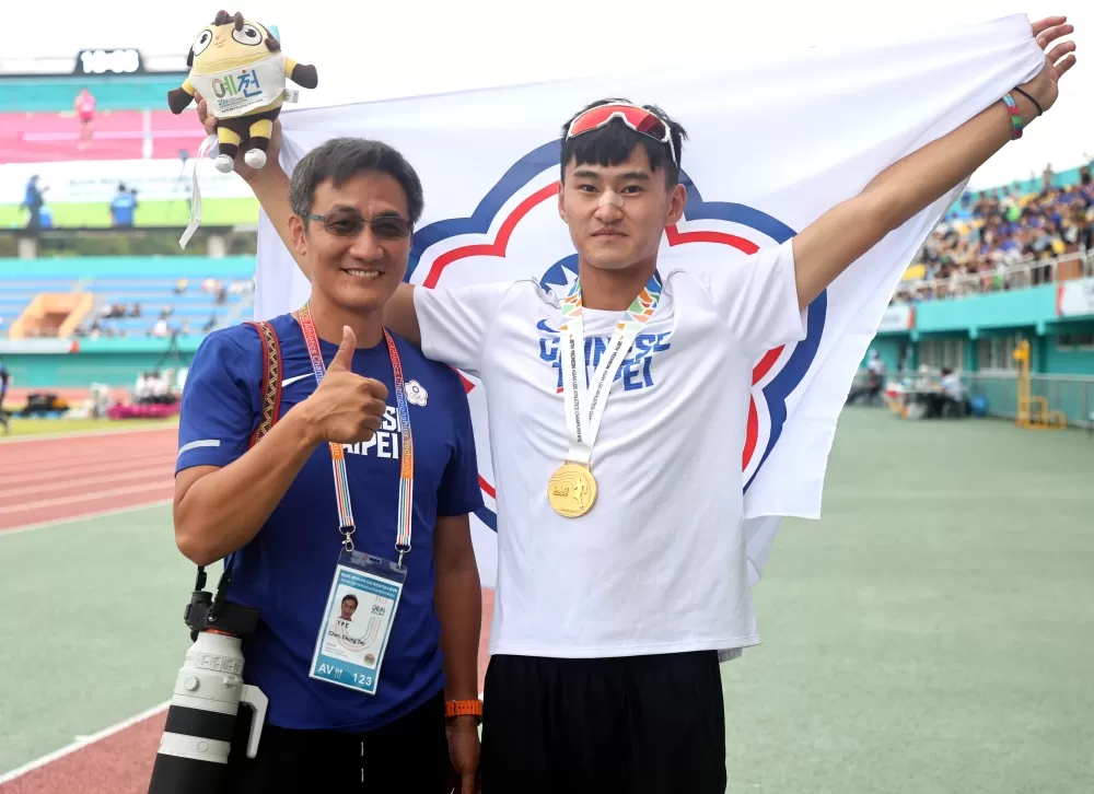 謝元愷在亞青田徑賽110公尺跨欄奪金。林嘉欣／攝影。