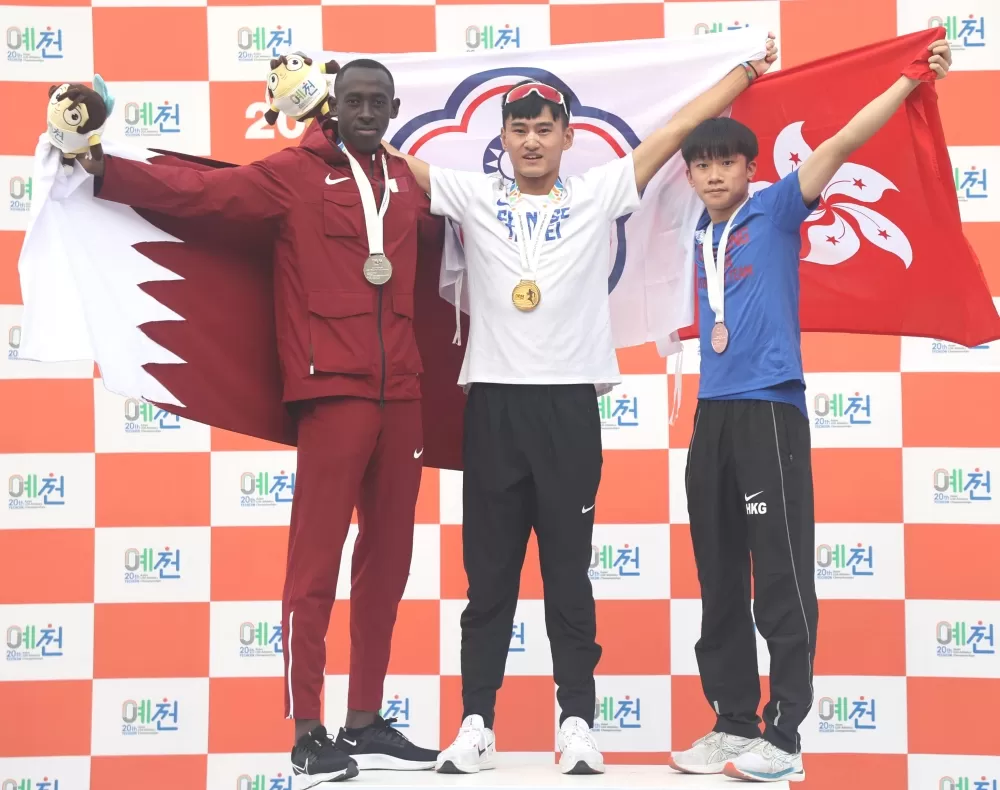 謝元愷在亞青田徑賽110公尺跨欄奪金。林嘉欣/攝影。