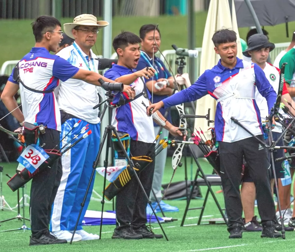 中華射箭隊勇闖反曲男團金牌戰。王棋元/攝影。