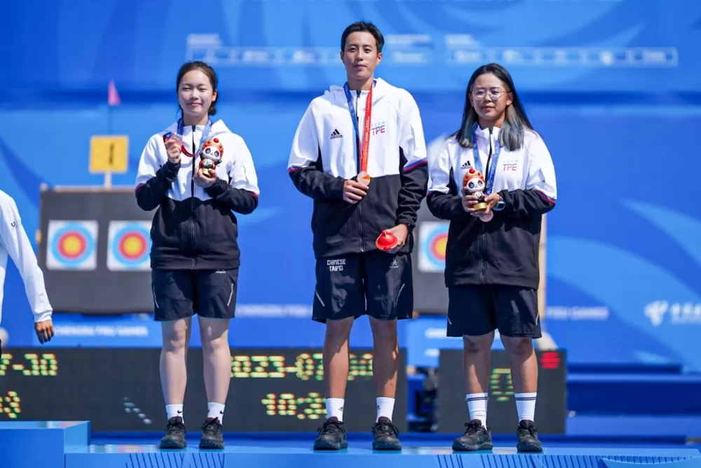 複合弓女團許嬿樺、林明靜、羅苡瑄,擊敗地主中國,拿下銅牌。攝影/王棋元。