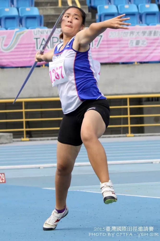 前女子標槍全國紀錄保持人張竹「划」進世大運。葉慶年／攝影。