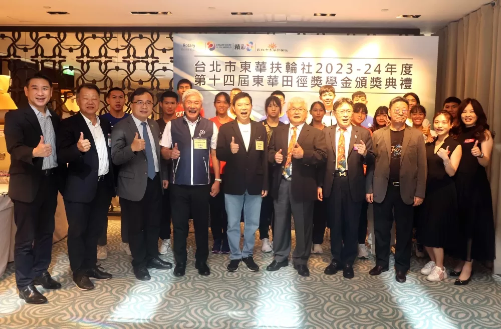 大合照。東華扶輪社提供。