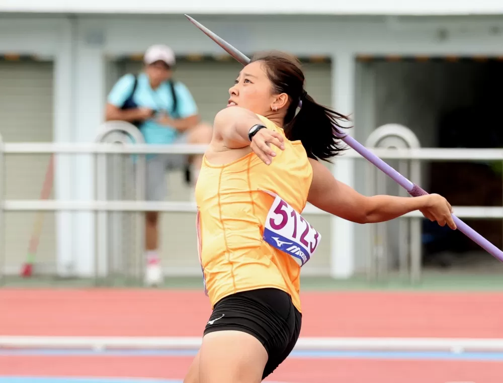 大甲高中余胤璇以49.26公尺在高女標槍創最佳破大會連莊。林嘉欣/攝影。