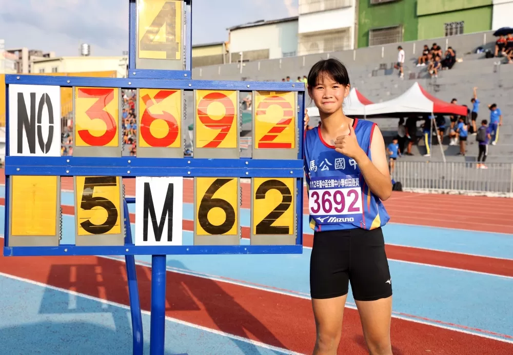 陳睿妤在國女跳遠以創最佳的5公尺62破大會。林嘉欣/攝影。