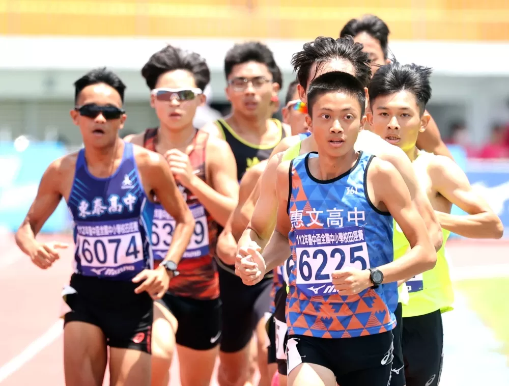 惠文高中「小隻的」陳冠穎在高男1500公尺奪金破大會。林嘉欣/攝影。