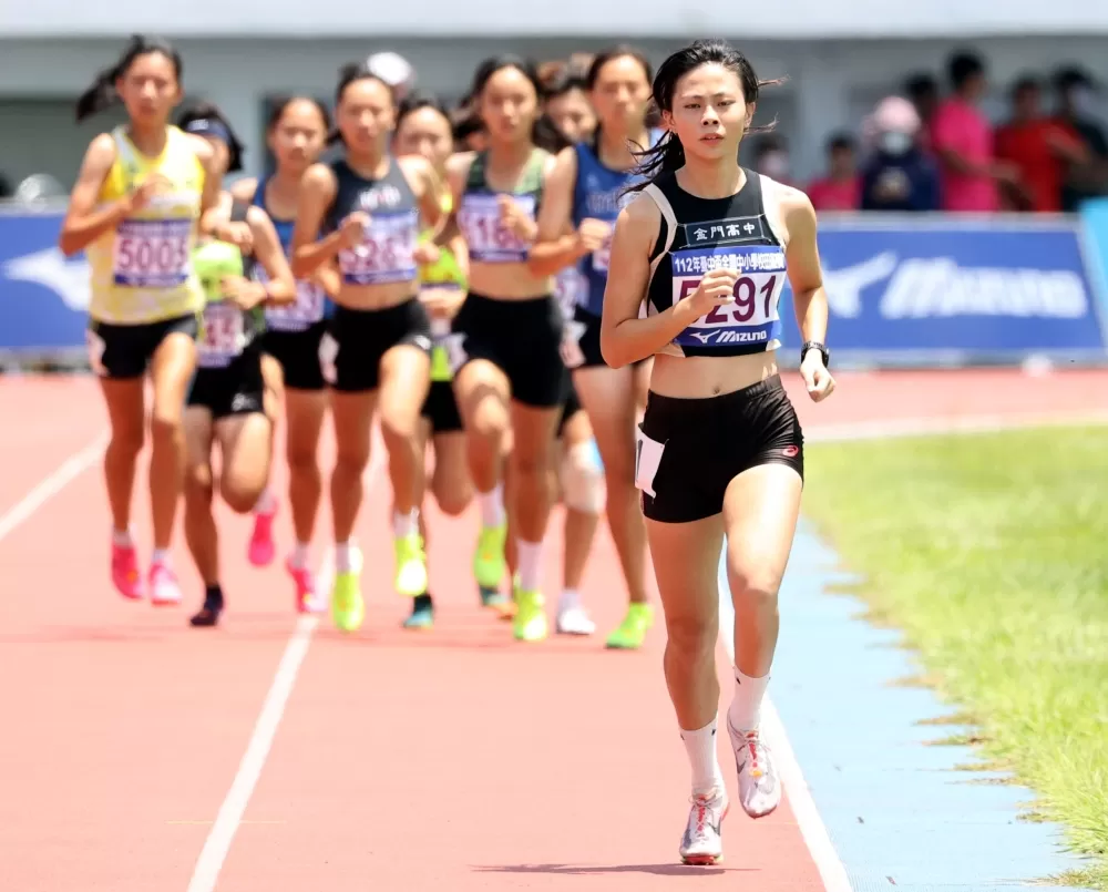 金門高中林玟（前）破大會並拿下個人首面全國賽金牌。林嘉欣／攝影。