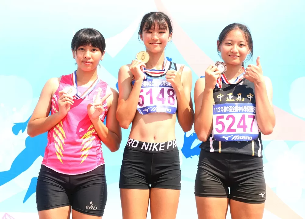 高女三級跳前三名。林嘉欣／攝影。