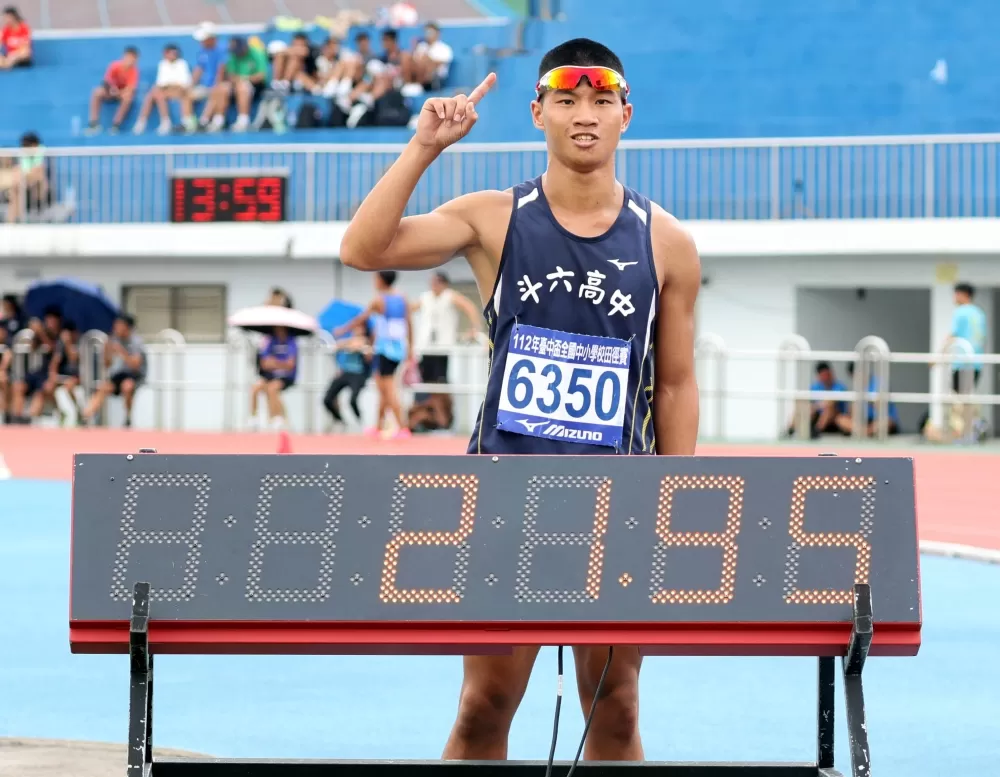 斗六高中鄭豊融在臺中盃200公尺奪金破大會。林嘉欣／攝影。