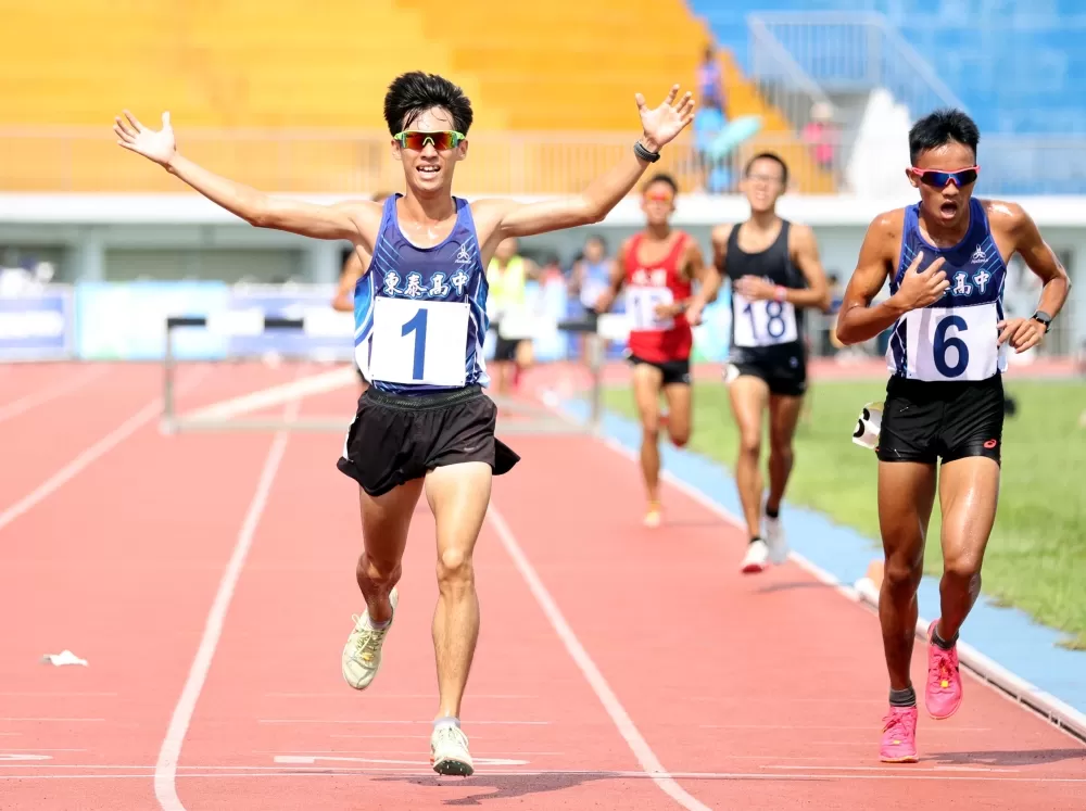 高男3000公尺障礙計時決賽，竹縣東泰高中風承顥破大會。林嘉欣／攝影。