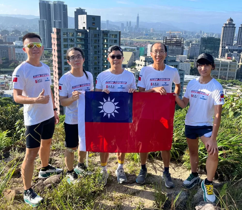 林義傑（左三）時隔19年將率隊重返阿他加馬超馬。義傑事業股份有限公司提供。