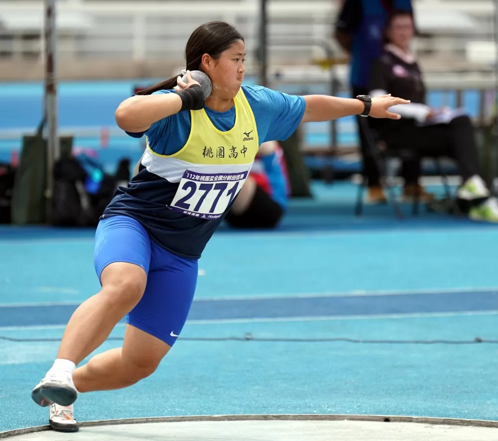 江靜緣以18公尺01打破女子鉛球U18全國紀錄。小馬／攝影。