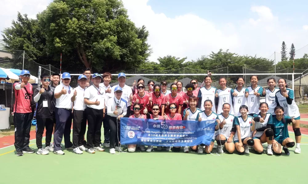 大馬天涯排球隊賽後和對手中信學院開心合影。林嘉欣／攝影。
