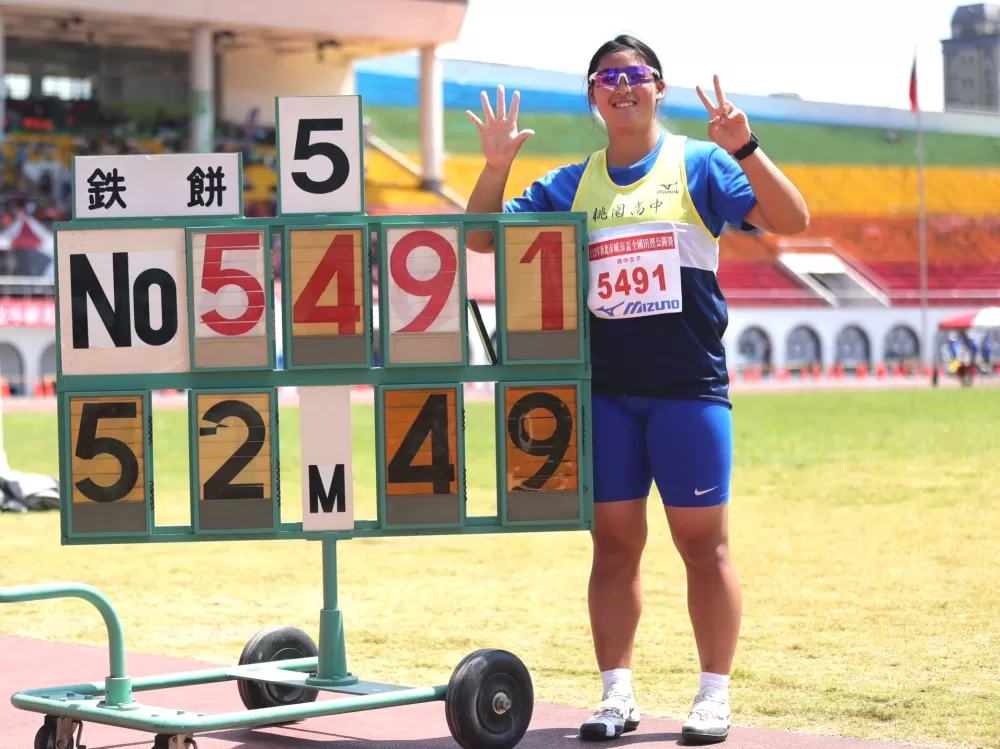 江靜緣破懸22年鐵餅U18全國紀錄躍歷年第二傑。游志皓／攝影。