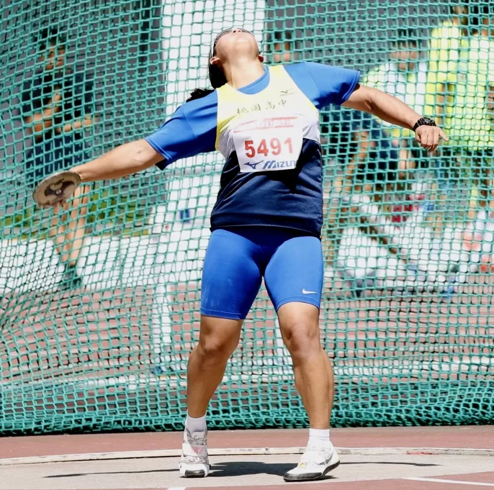 江靜緣破懸22年鐵餅U18全國紀錄躍歷年第二傑。游志皓／攝影。