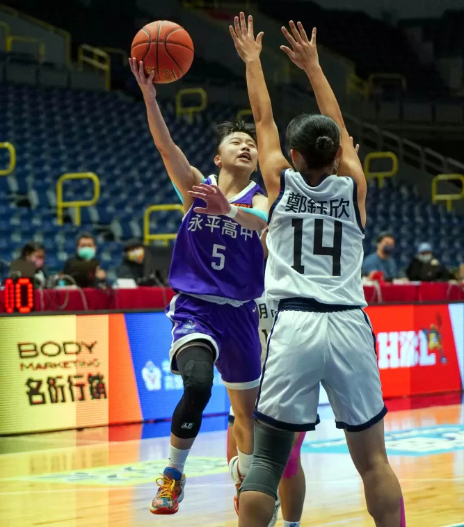 永平李玟萱切入。